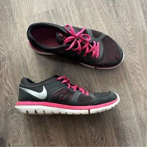 Nike Flex Women’s Sneakers Black and Pink